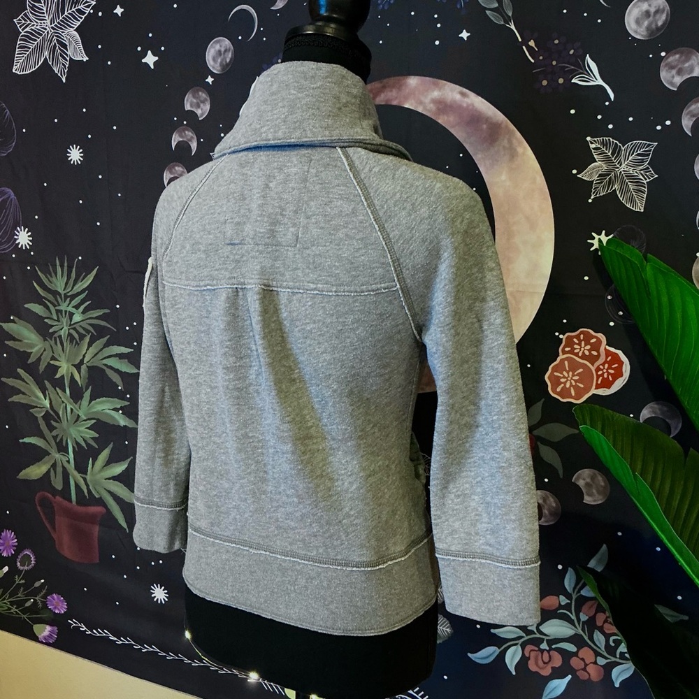 A&F Sweater ❤️ - Picture 5 of 8